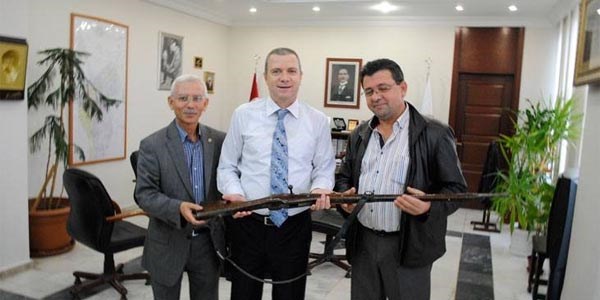 106 yıllık tüfek ve 100 yıllık Kuran bağışı