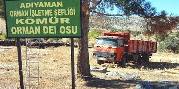 Odunla yakalanan araçlar hurda olarak satılıyor