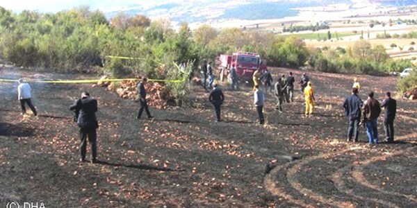 Anız yangınını söndürmeye çalışırken yanarak öldü