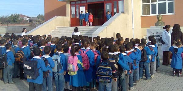 Okullarda öğrenci andı okunmadı