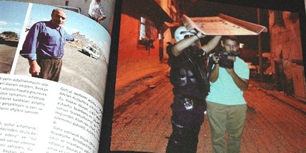 Gazeteciye, polis kalkanı koruması ayın fotoğrafı seçildi