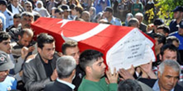 Trafik şehidi polis, gözyaşlarıyla uğurlandı