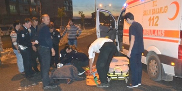 Cep telefonuyla konuşurken kamyonetin altında kaldı