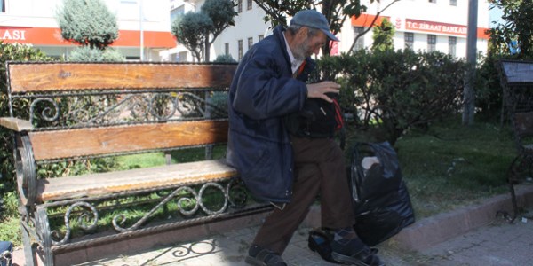 23 yıldır ailesinden haber alamıyor, tek istediği pasaport
