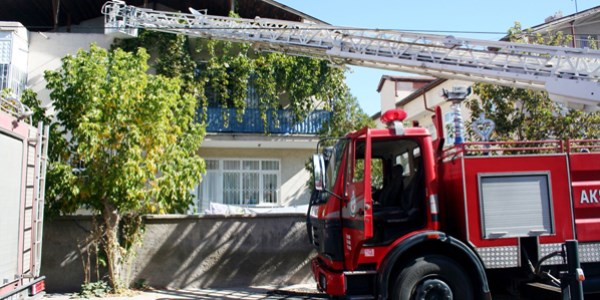Aksaray'da soba külleri terası yaktı