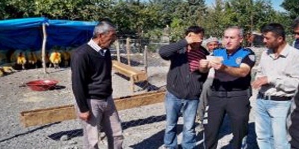 Polis, hayvan sat�c�lar�n� sahte paraya kar�� uyard�