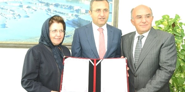 Hayırsever iş adamı eşi adına okul yaptıracak