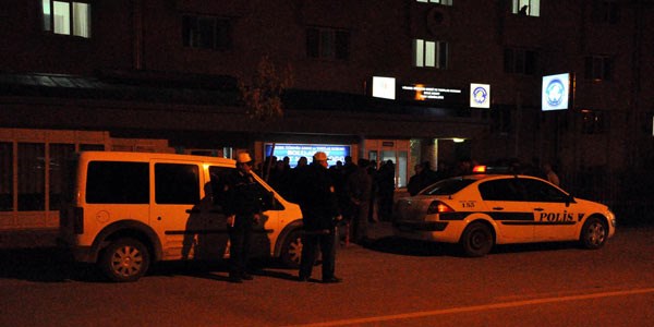 Bolu'da karşıt görüşlü öğrenciler kavga etti