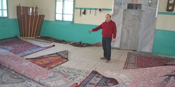 Tarihi göllü camiinde hırsızlık