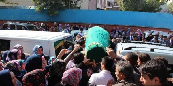 Yangında hayatını kaybeden iki kardeş toprağa verildi