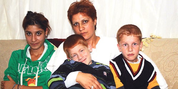 Defalarca b��aklanan anne, �ocuklar�n� okutmak istiyor