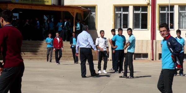 Lisede kavga: 3 yaralı