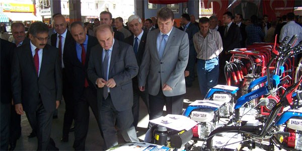 Korkuteli'de makine ve ekipman dağıtımı yapıldı
