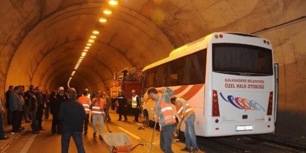 Tünel içerisinde trafik kazası: 8 yaralı