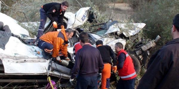 Gediz kaza kurbanlarına ağlıyor