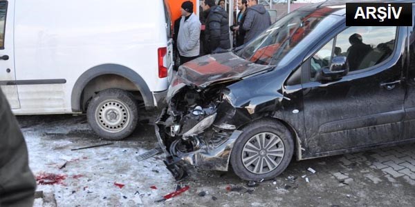Köy muhtarı kaza yaptı: 3 kişi yaralandı