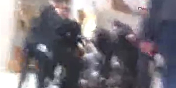 Adliye içindeki eyleme güvenlik müdahale etti