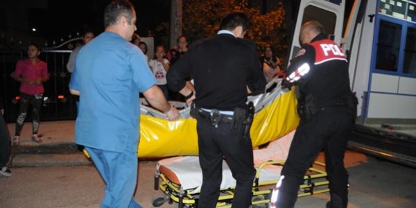 İntihar etmek isteyen kadın itfaiyecilerle boğuştu