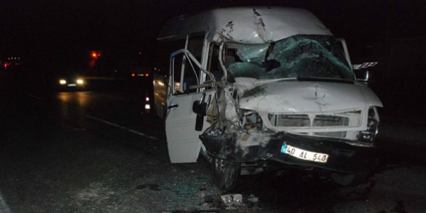PMYO öğrencilerini taşıyan minibüs kaza yaptı: 6 yaralı