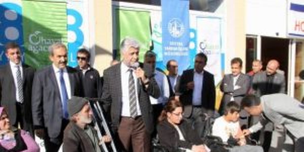 Hayırsever iş adamından engellilere akülü sandalye