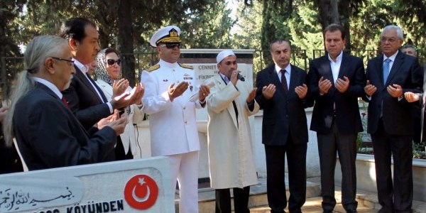 Mersin Şehitliği'nde hüzünlü bayramlaşma