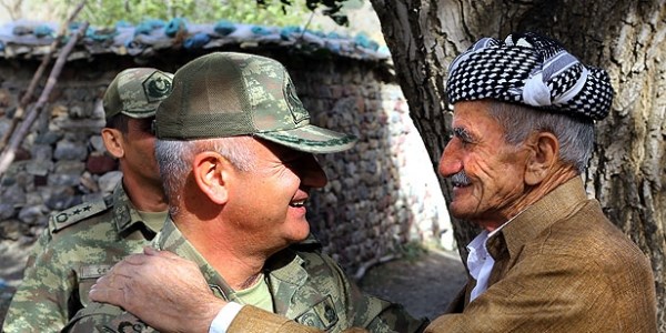 Hakkari'de Mehmetçik-halk kardeşliği