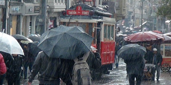 İstanbul sağanak yağmura teslim