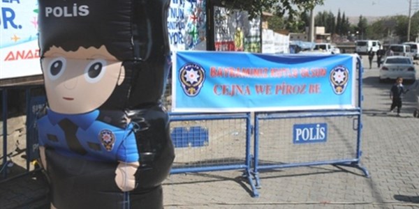 Cizre polisinden 'taş atma hediye al' projesi