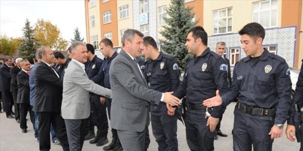 Vali, jandarma ve emniyet teşkilatı mensuplarıyla bayramlaştı