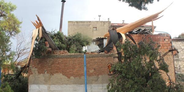 Hortum, �zbek K�y�'n� vurdu