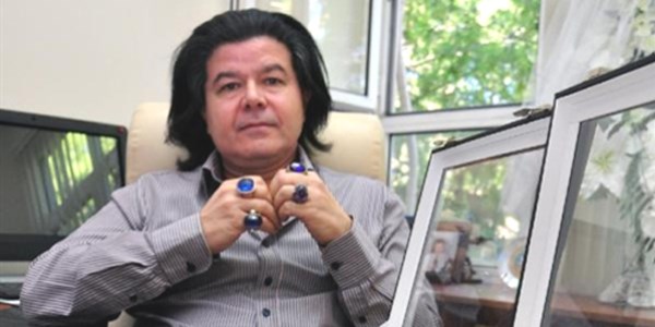 Profesörün hobisi yüzük