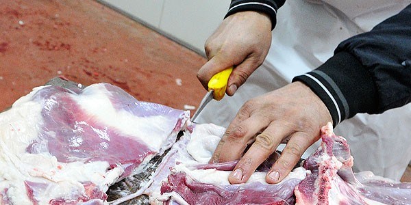 Balkonda kurban kesene bin 12 lira ceza/ Video
