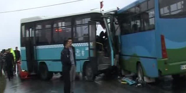 Halk otobüsleri kafa kafaya çarpıştı: 1 ölü/ Video