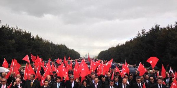 Astsubaylar özlük hakları için Anıtkabir'e yürüdü