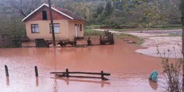 Baraj sular�n�n bast��� k�yde can pazar�