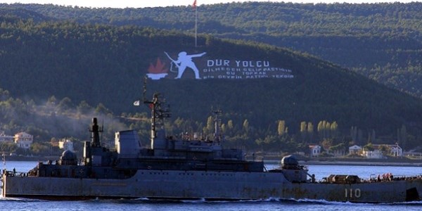 Rus gemisi �anakkale Bo�az�'ndan ge�ti
