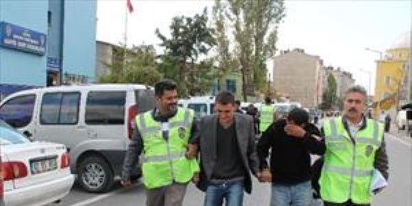 Yol bitince kaçamadılar