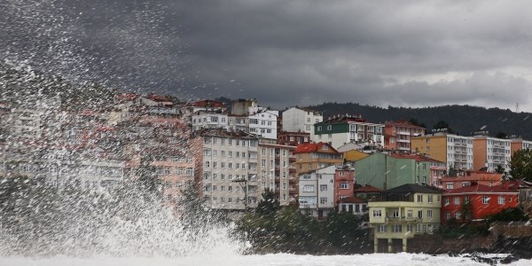 Rize'de şiddetli fırtına