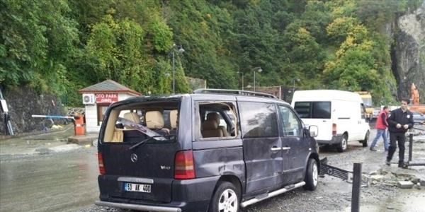 Doğu Karadeniz'de olumsuz hava şartları maddi hasara neden oldu