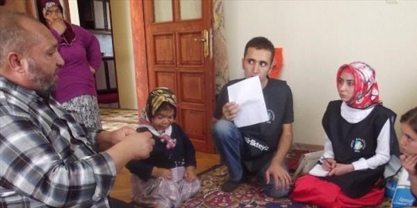 İzmit Belediyesi ev ziyaretlerine devam ediyor