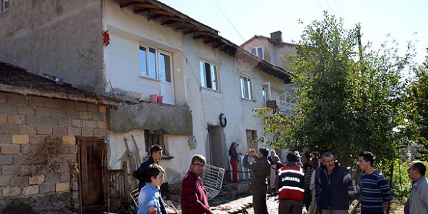 Kütahya'da gelin alma sırasında balkon çöktü