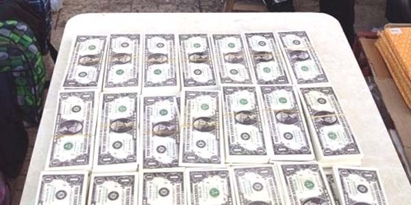 100 doları 3 liraya satıyorlar
