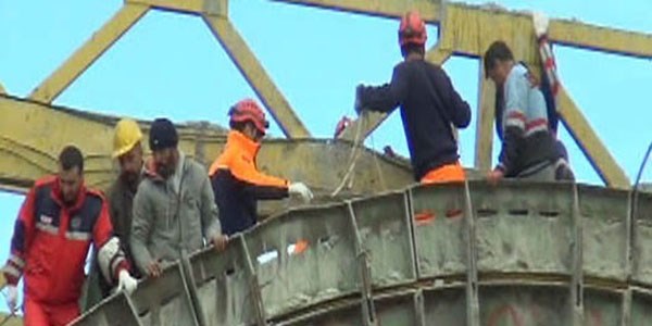 BTK demiryolu hattı'nda çökme: 1 ölü, 2 yaralı