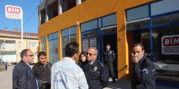 Müdürü evinde bağlayıp mağazayı soydular