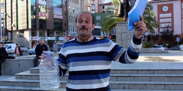 Rize'de bir kişi kendini yakmak istedi