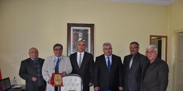 Kaymakamı Kılıç'dan iş adamı Ali Taşcı'ya plaket