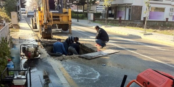 Patlayan su borusuna anında müdahele