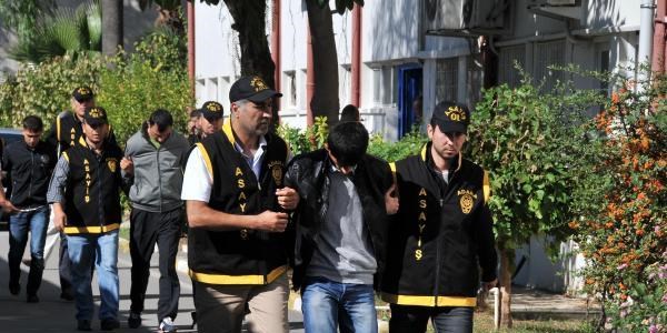 Arkadaşlarını uğurlamaya giderken cinayet işlediler