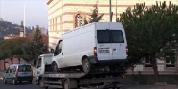 Yolun karşısına geçmek isterken