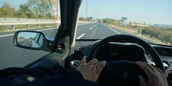 Araçlara 'şeritten ayrılma uyarı sistemi' geliyor